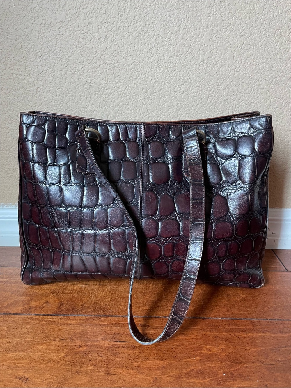 Vintage Italian Croc-Embossed Genuine
Leather East West Tote Shoulder Bag